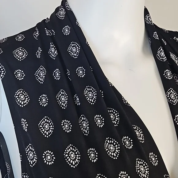 Vince Camuto Stretch Black & White Foulard Print V-Neck Sleeveless Maxi … - Picture 4 of 16